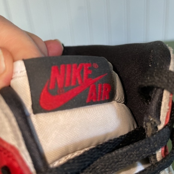 Nike Air Jordan 1 Retro High OG in “Light Smoke Grey” - Picture 6 of 11